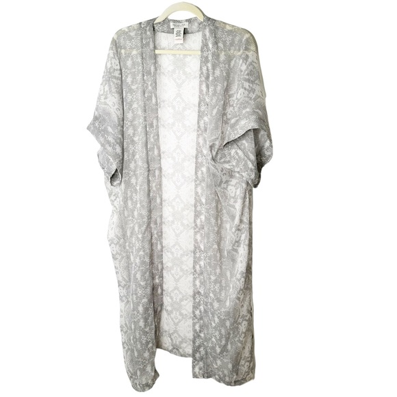 Rachel Zoe Grey Snake Print Sheer Long Kimono Duster
Swim Cover Up - One Size - Picture 2 of 4